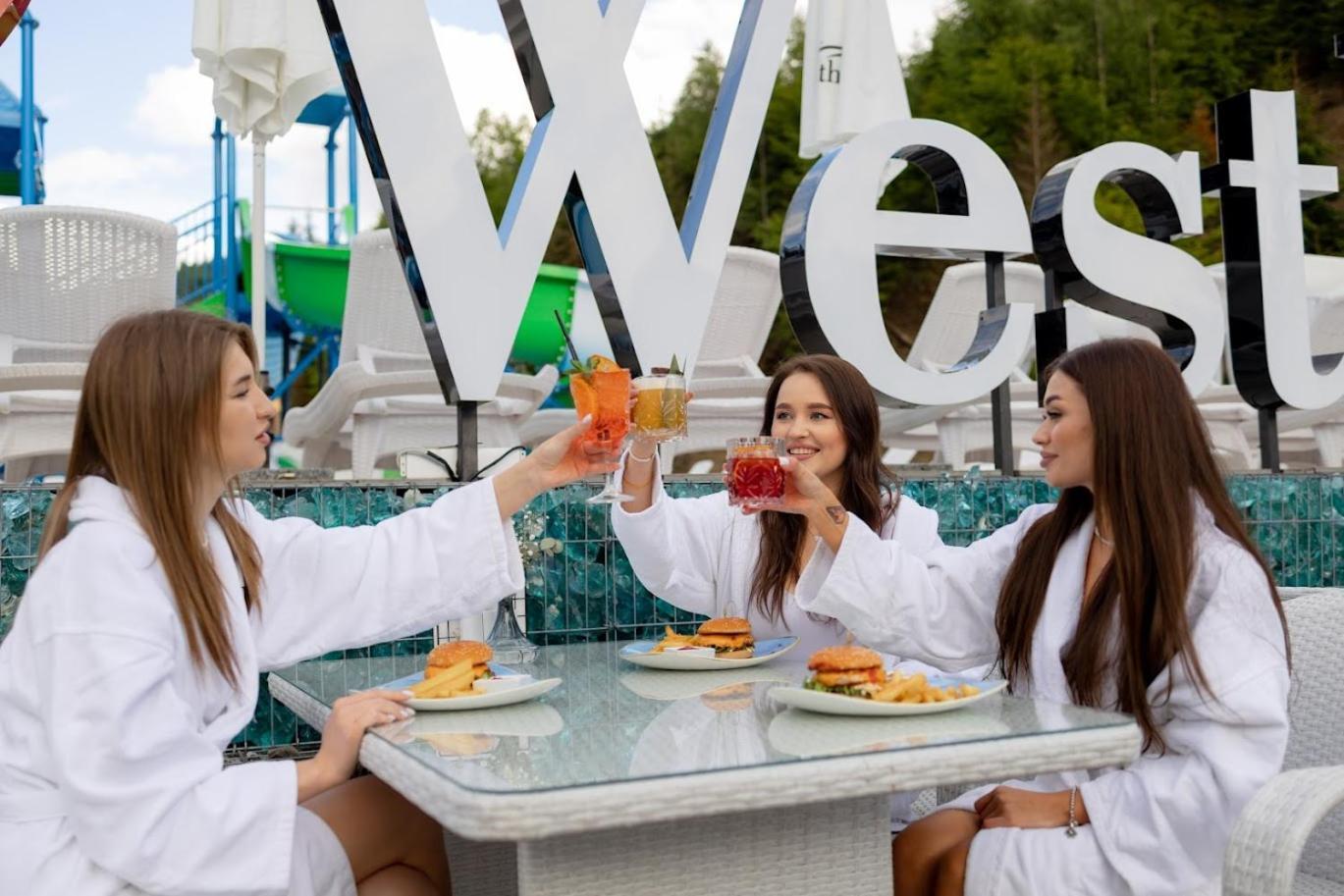 Westhills Cottage Town & Spa 布克维 外观 照片